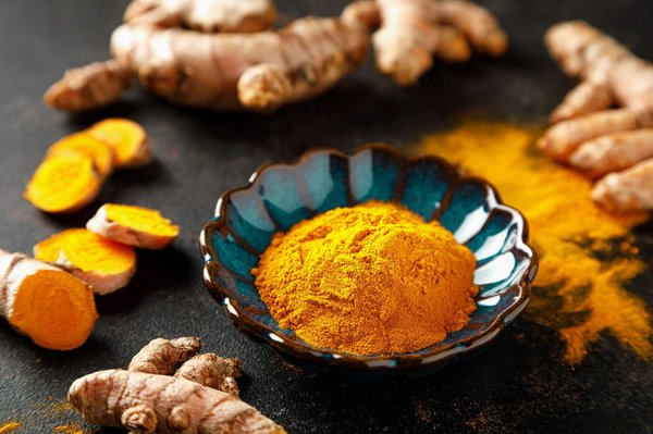 Comment la consommation régulière de curcuma peut-elle affecter la santé digestive?